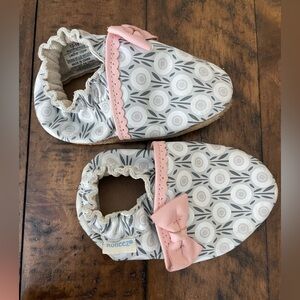 Robeez Floral Patterned soft sole shoes with Pink Bow